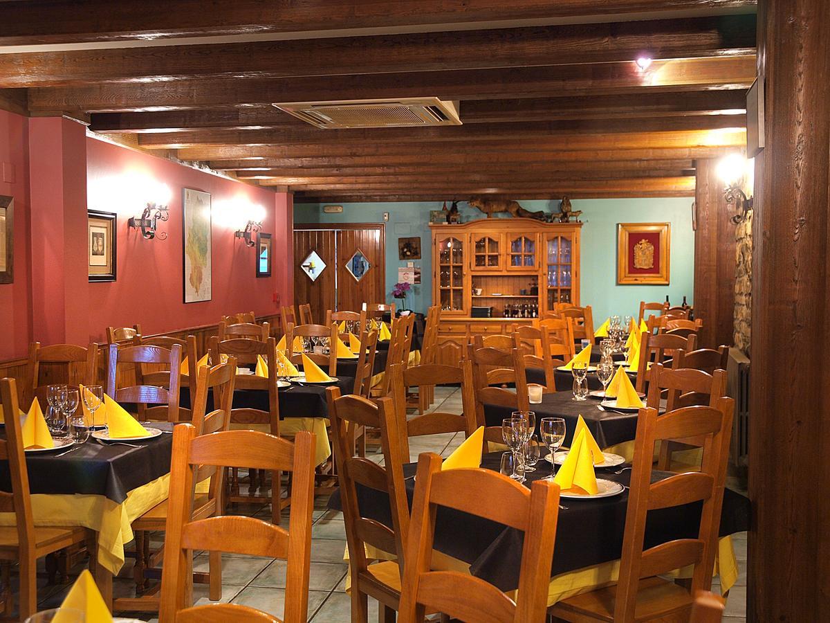 Aparta-Hotel Puertolas Escuer Esterno foto