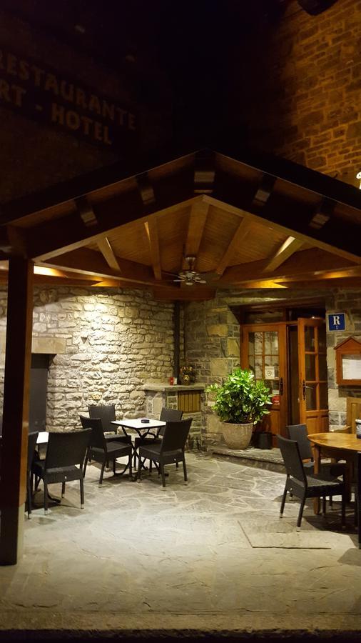 Aparta-Hotel Puertolas Escuer Esterno foto