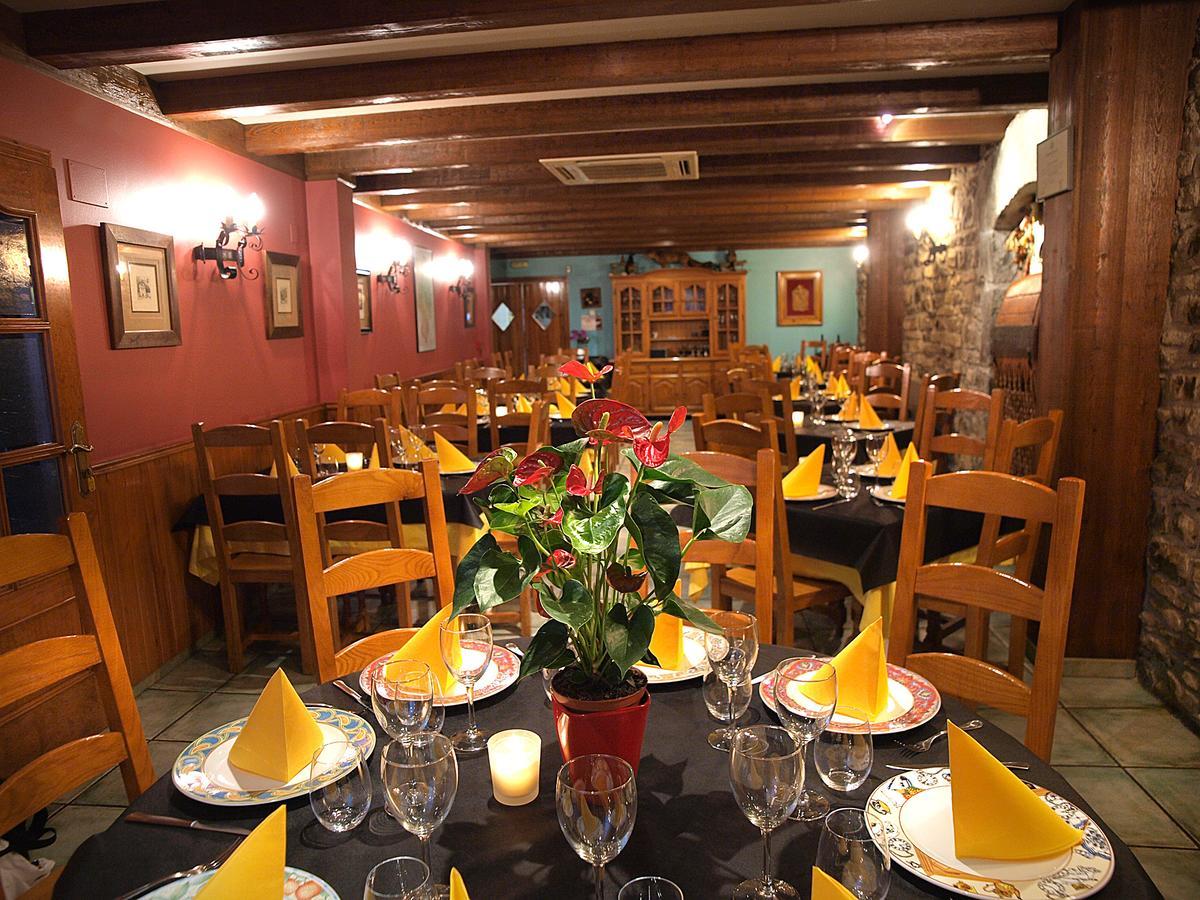 Aparta-Hotel Puertolas Escuer Esterno foto