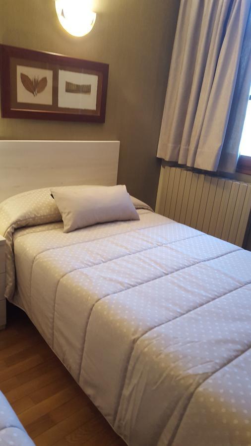 Aparta-Hotel Puertolas Escuer Esterno foto