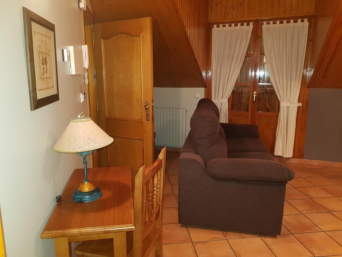 Aparta-Hotel Puertolas Escuer Esterno foto