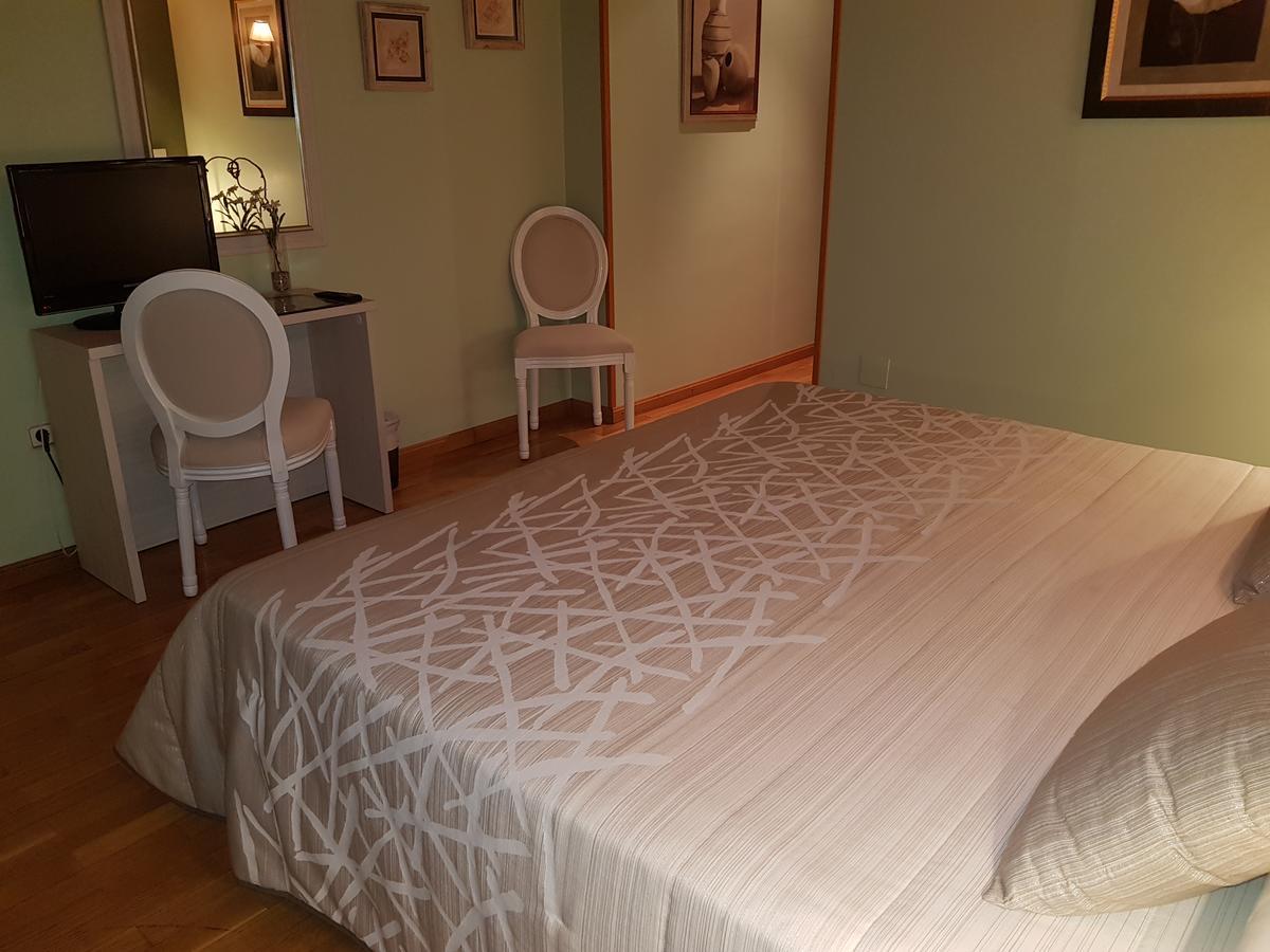 Aparta-Hotel Puertolas Escuer Esterno foto